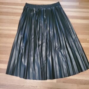 Boutique faux leather pleated midi skirt